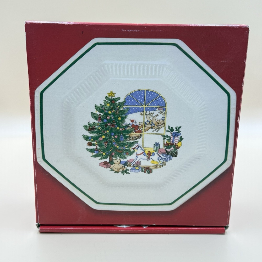 Nikko Christmastime Here Comes Santa Accent Salad Plate Set of 4 Japan Ceramic